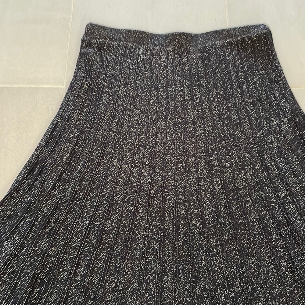 Nic & Zoe pleated knit black midi skirt, waist 26”